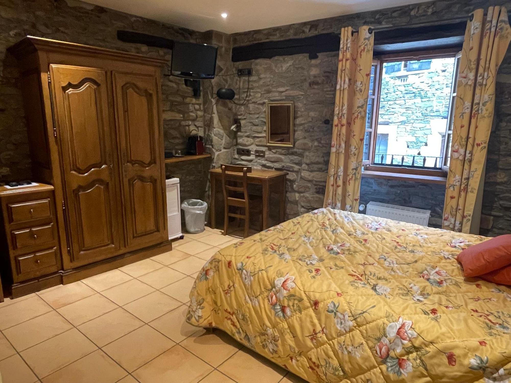 Les Magnolias Hotell Curvalle Eksteriør bilde