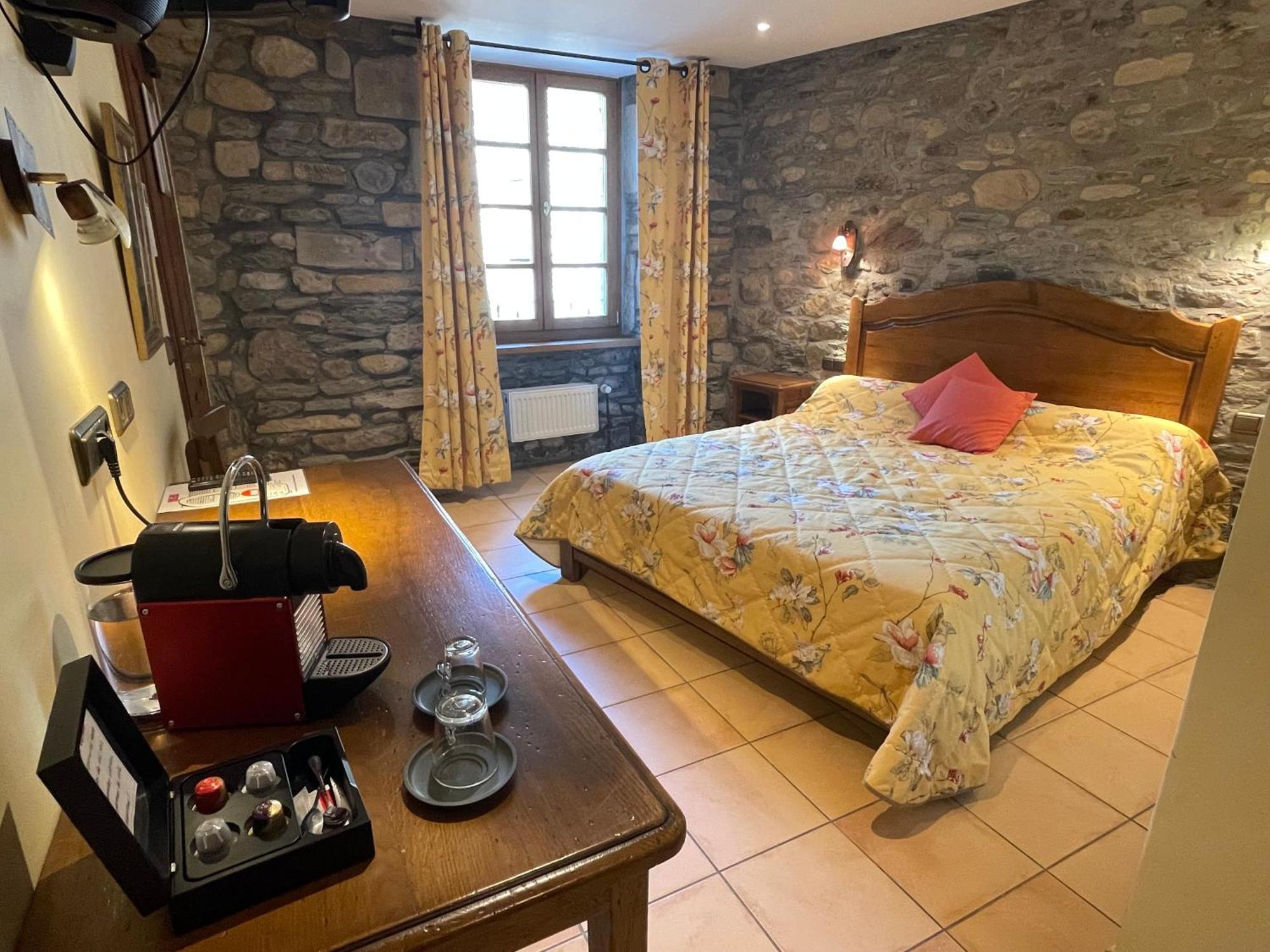 Les Magnolias Hotell Curvalle Eksteriør bilde